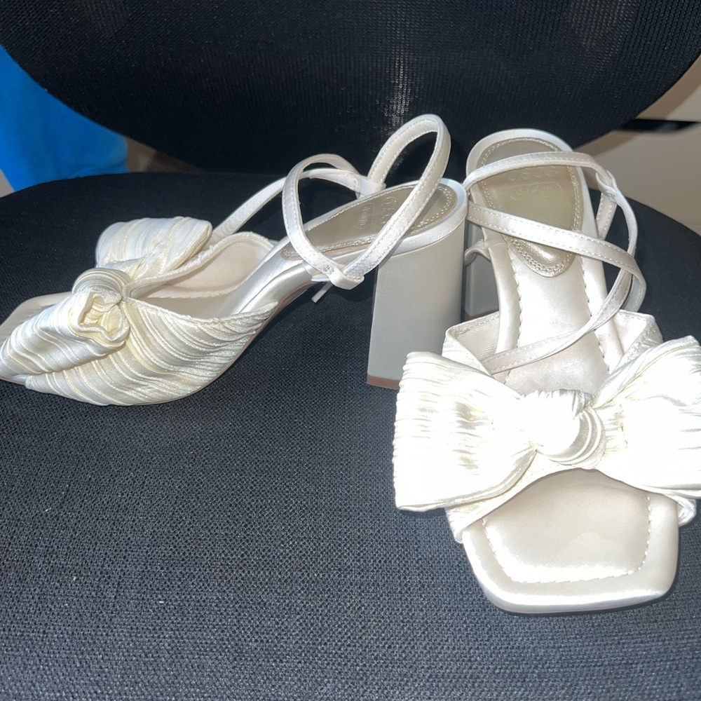 ASOS Cream Bow Heels - Picture 3 of 4